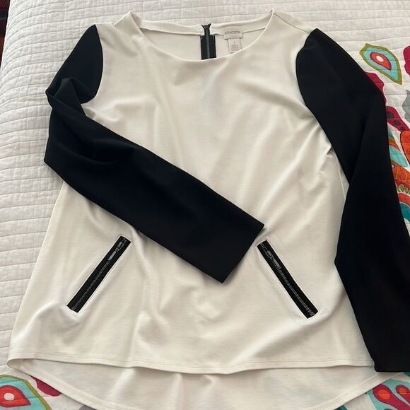 Chico's white top with Black sleeves and faux zipper pockets - Picture 1 of 6